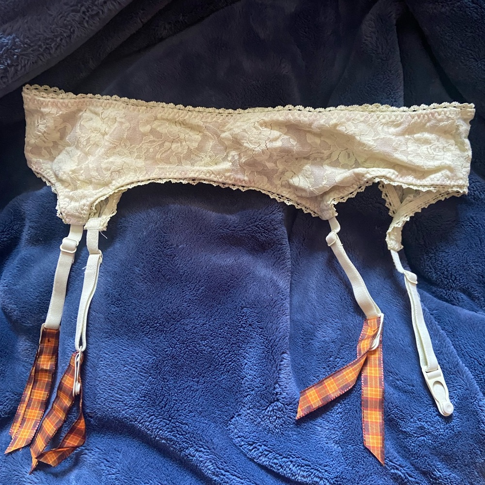 Victoria’s Secret Garter Belt
